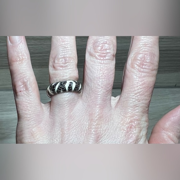 Designer Hidalgo Sterling Silver White Enamel & Black Cubic Zirconia Band Ring - Picture 4 of 7